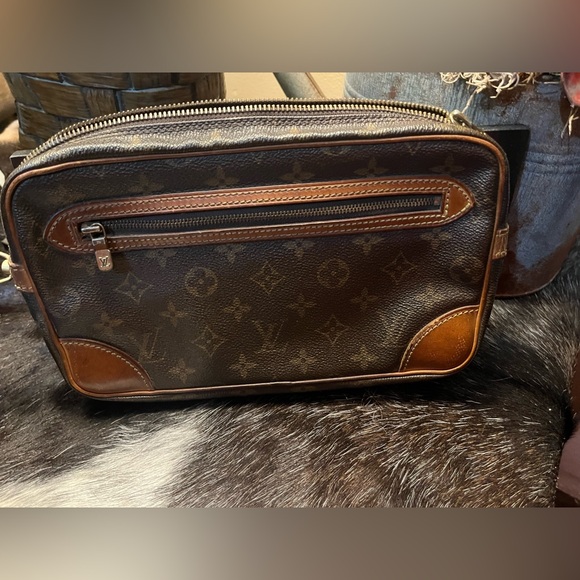 Louis Vuitton wristlet - Picture 1 of 4